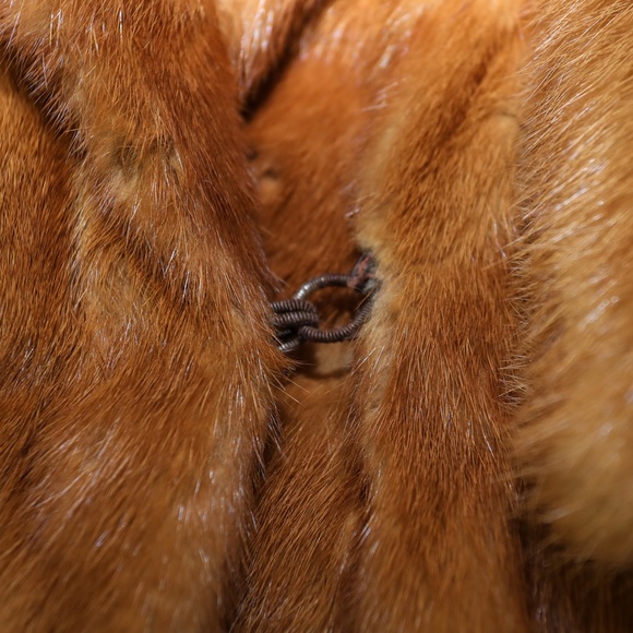 RED FOX FUR COAT - Picture 5 of 7